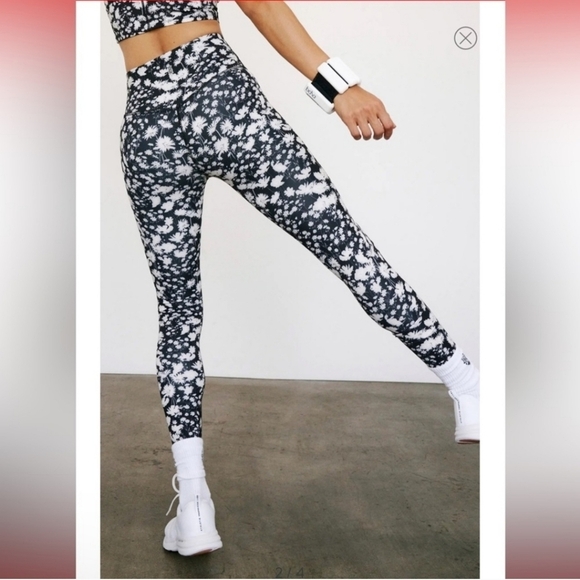 Free People Movement Lose Control Wrap Leggings Black & White Floral Size XS - Picture 10 of 15